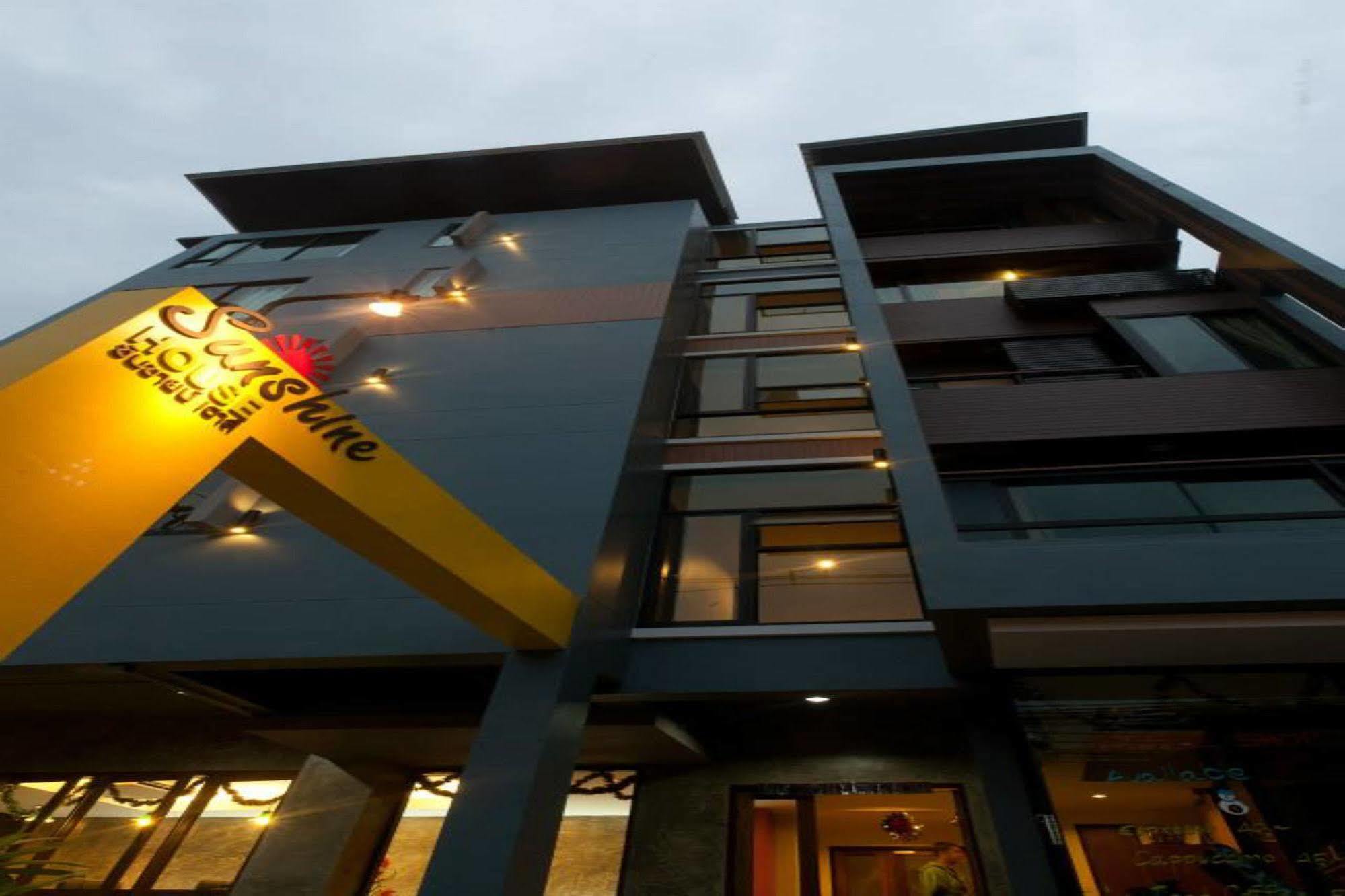 Oyo 233 Sunshine House Hotel Chiang Mai Eksteriør billede
