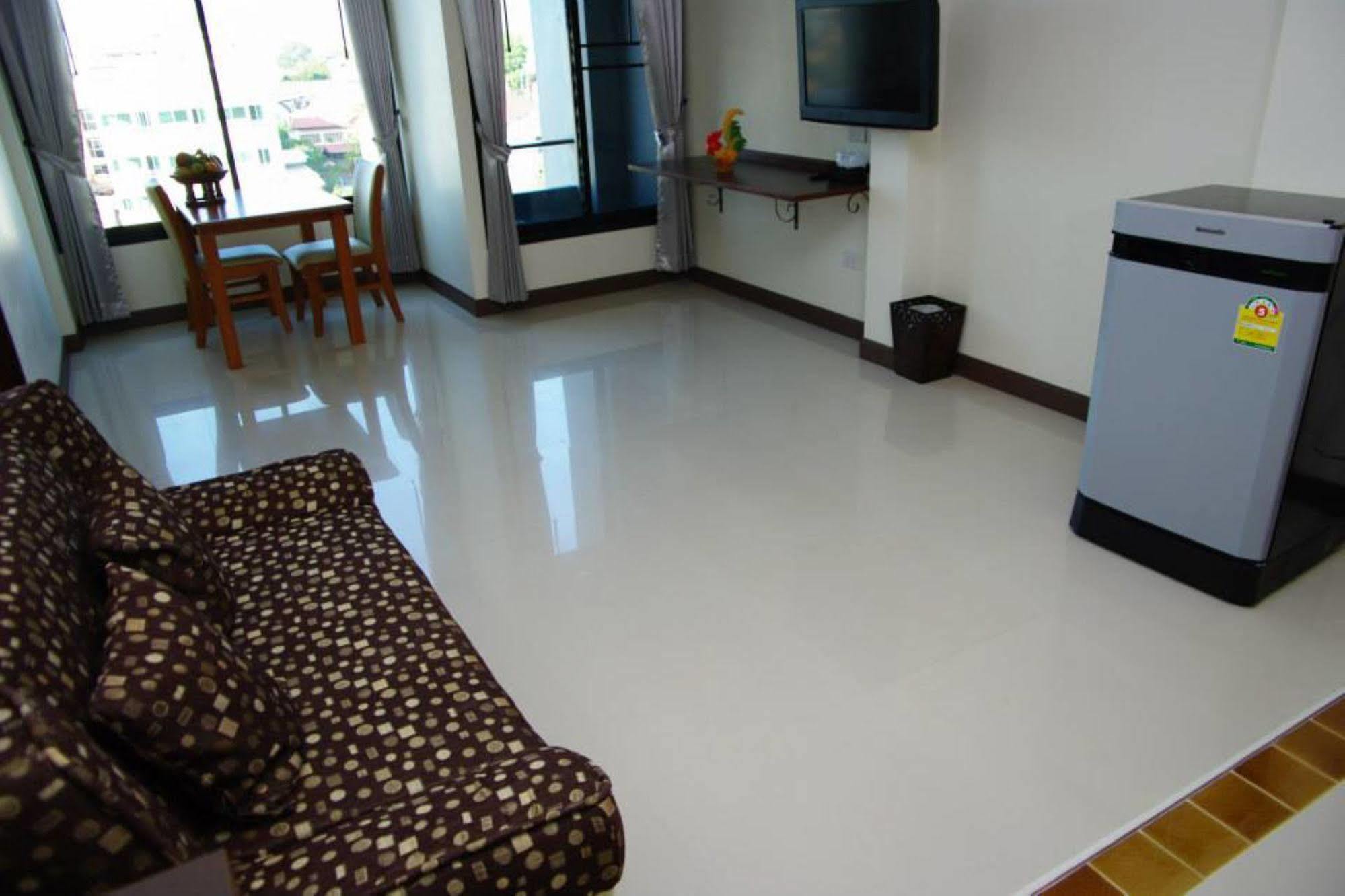 Oyo 233 Sunshine House Hotel Chiang Mai Eksteriør billede