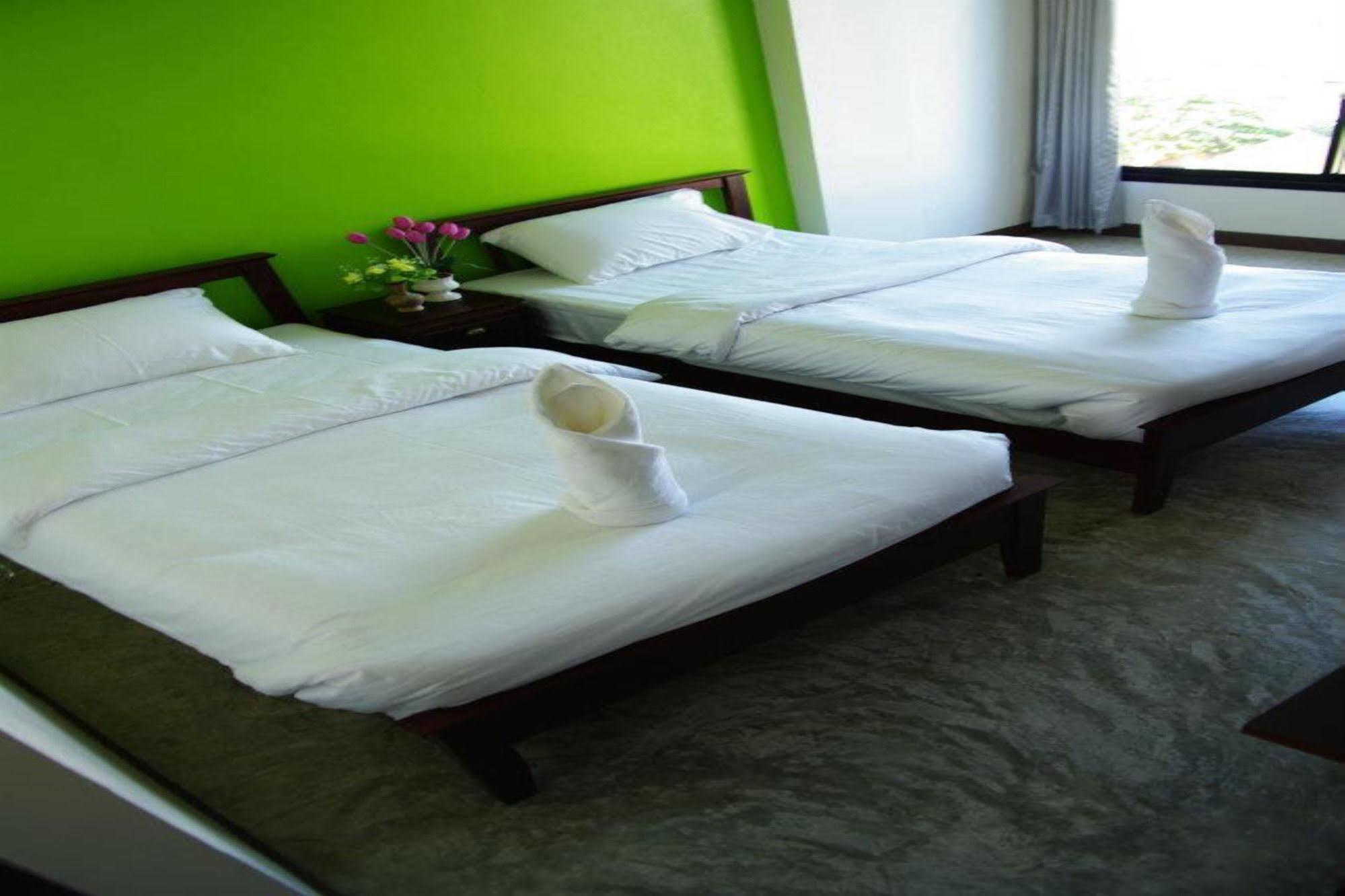Oyo 233 Sunshine House Hotel Chiang Mai Eksteriør billede