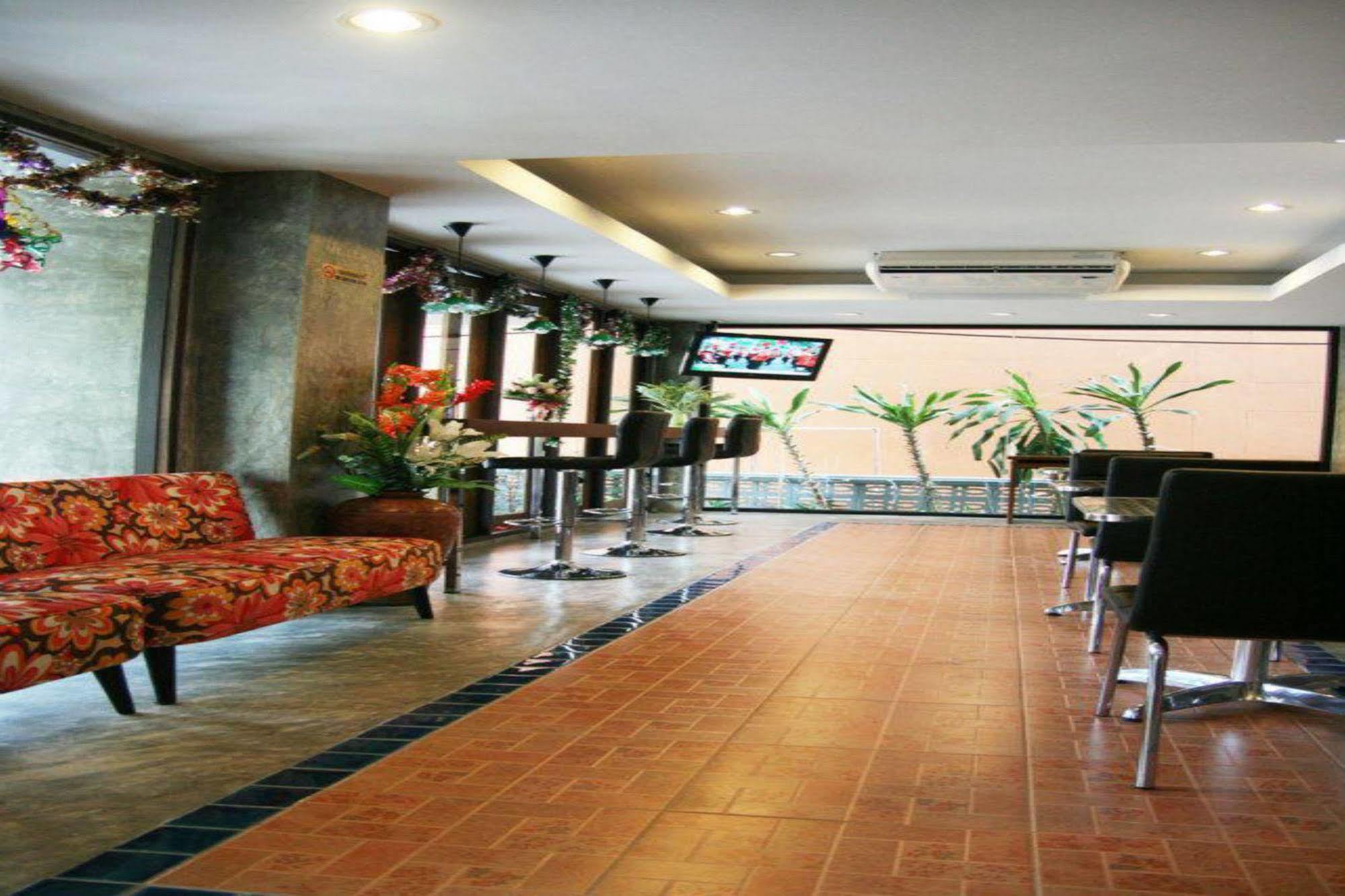 Oyo 233 Sunshine House Hotel Chiang Mai Eksteriør billede